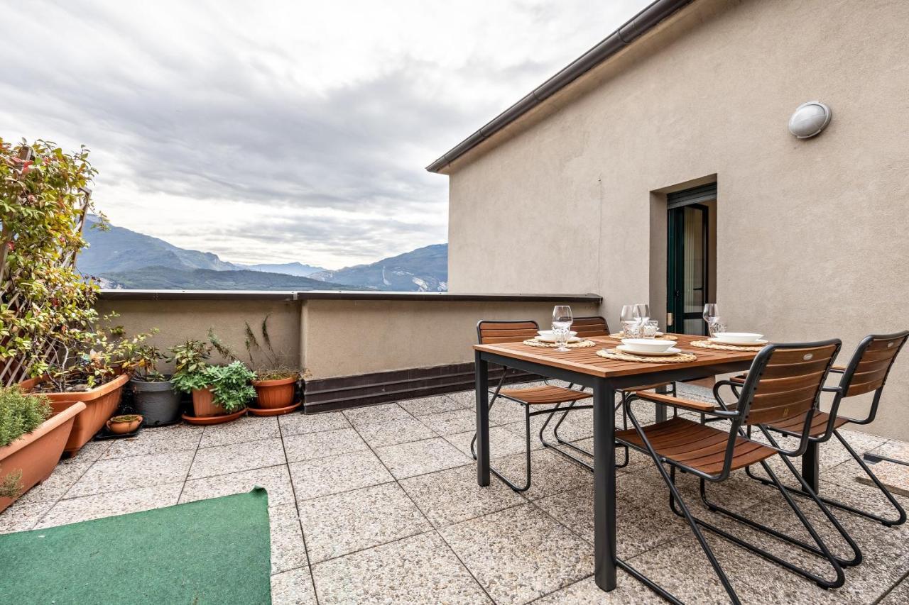 La Terrazza Di Vincent Sul Garda Lägenhet Riva del Garda Exteriör bild