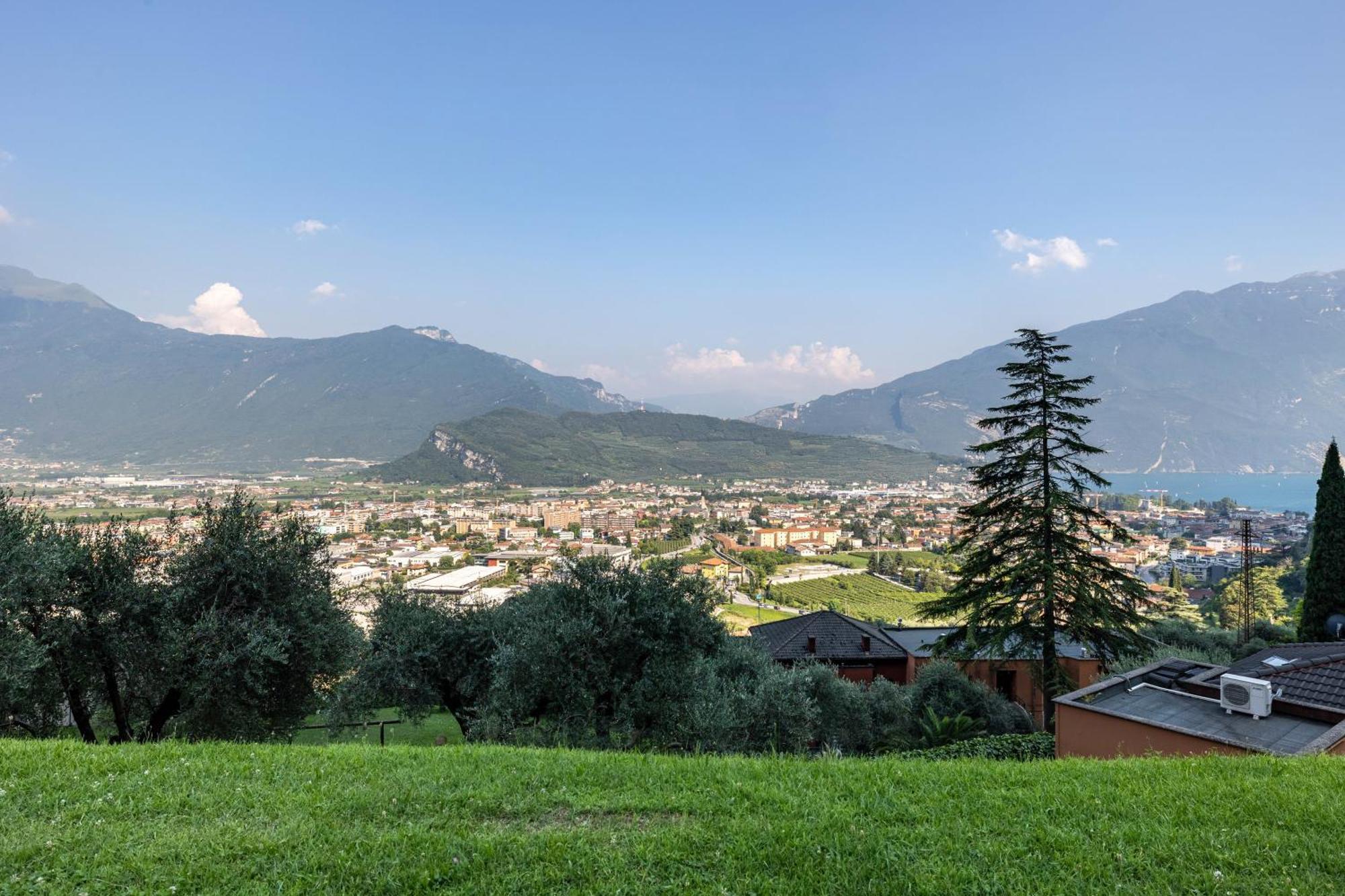 La Terrazza Di Vincent Sul Garda Lägenhet Riva del Garda Exteriör bild